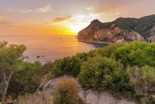 Croisière au coucher du soleil et découverte de grottes