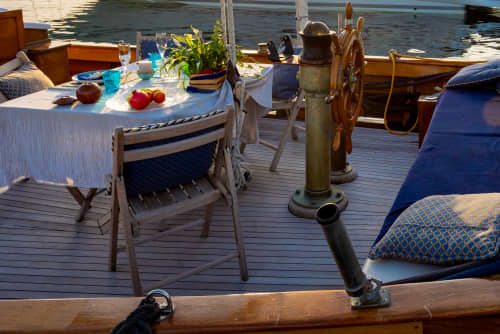 HAPPY HOUR ON BOARD!