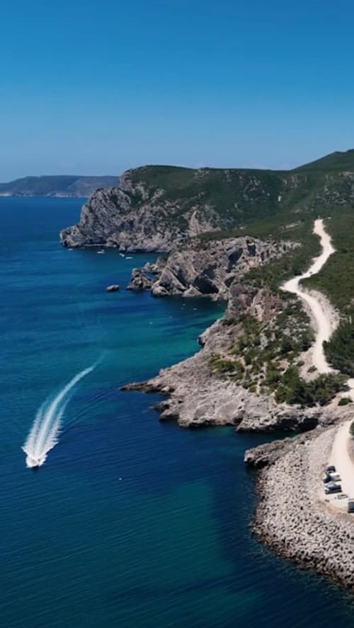 Playas y cuevas secretas