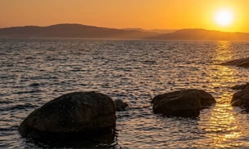 Apéritif au coucher du soleil sur la Costa Smeralda