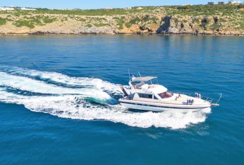 Erkunden Sie die Küste von Rethymno mit einem Motorboot (5 oder 8 Stunden).