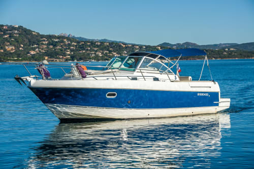Un día alrededor de Porto-Vecchio: Disfrute de 9 horas de descubrimiento en una lancha motora.