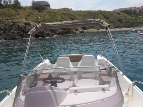 Descubre Argelès-sur-Mer en una excursión de un día completo en lancha motora.

Visitaremos Collioure y Port-Vendres.

Haremos varias paradas para nadar. Puedes comer a bordo o te puedo dejar en el restaurante que prefieras.

Conozco la Costa Roja a la perfección y te mostraré todas sus maravillas, compartiendo numerosas anécdotas históricas y culturales.