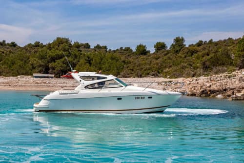 Erkunden Sie die versteckten Buchten von Split mit einem Motorboot