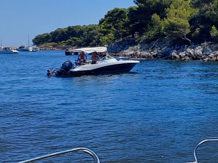 A day exploring Sanremo and the French Riviera: pure relaxation on the waters of the most crystalline bays.