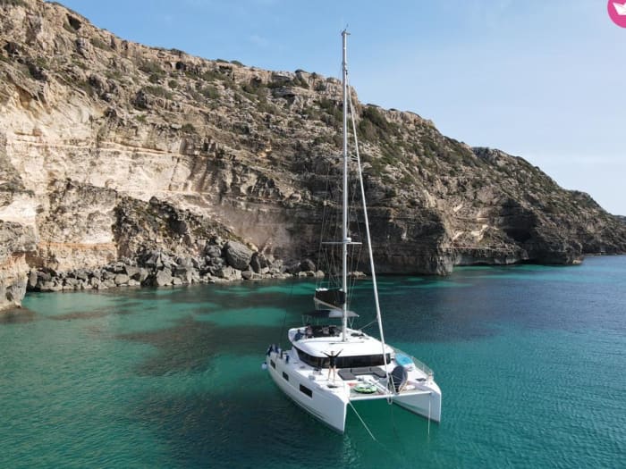 Äventyr på Ibiza: Segla till Es Vedrá och upptäck hemliga platser