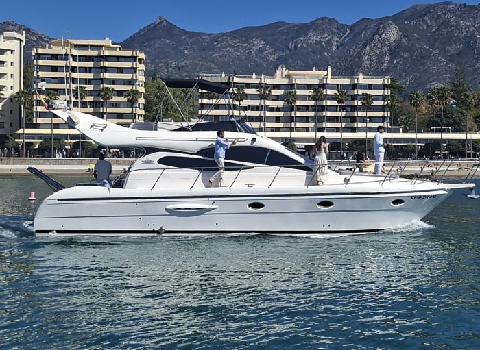 Full Day Cruise: Yacht Adventure