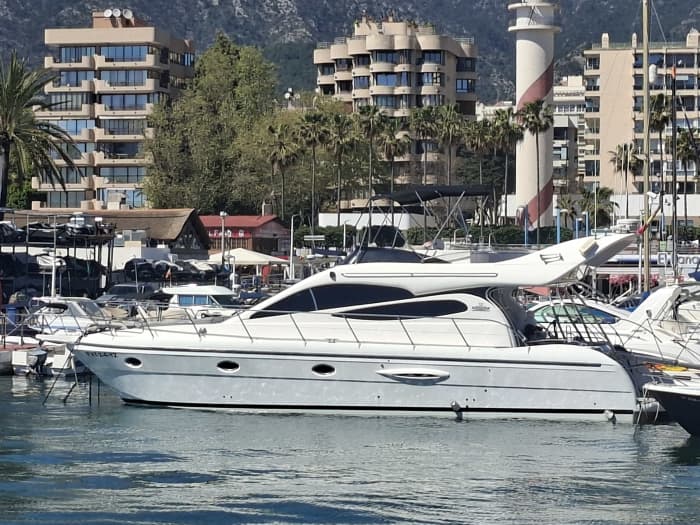 Relaxing Cruise on a Luxury Yacht
