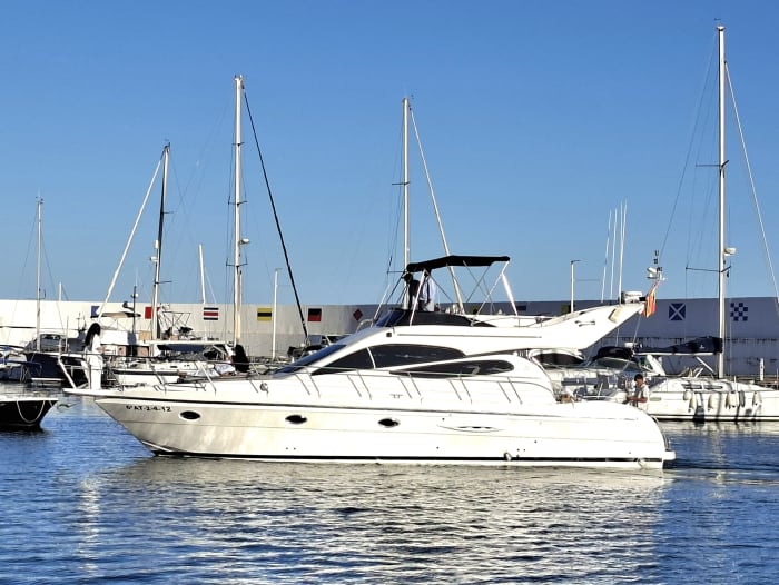 Full Day Cruise: Yacht Adventure