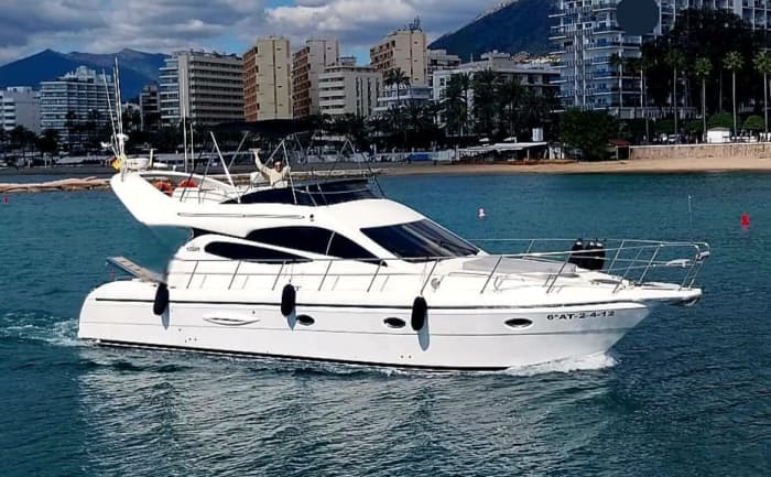 Full Day Cruise: Yacht Adventure
