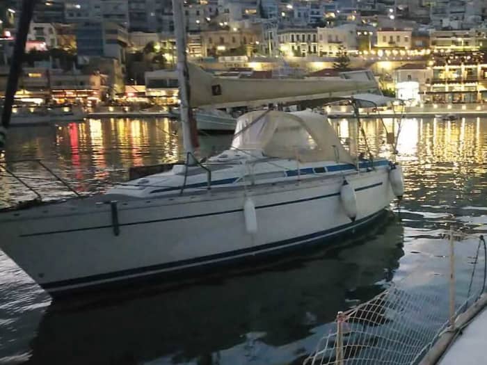 Cap sur le bonheur : une journée complète de navigation authentique au Pirée à bord d'un voilier