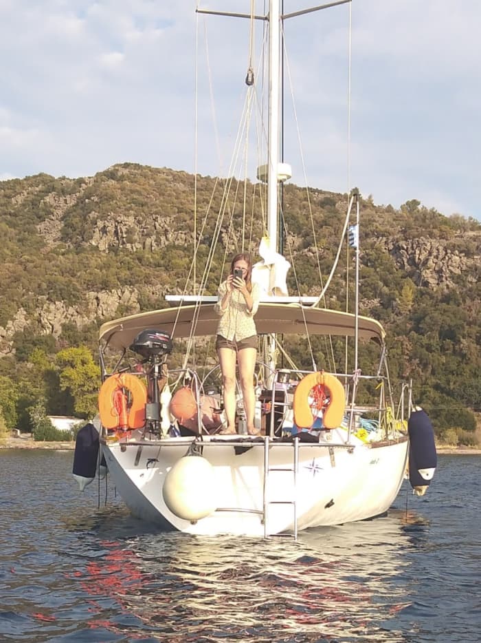 Cap sur le bonheur : une journée complète de navigation authentique au Pirée à bord d'un voilier