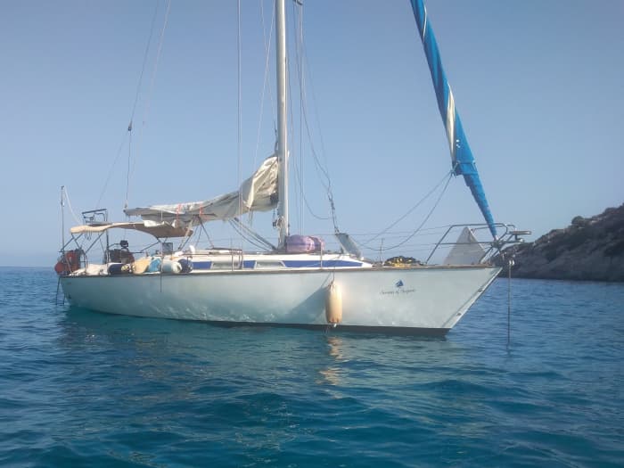 Cap sur le bonheur : une journée complète de navigation authentique au Pirée à bord d'un voilier