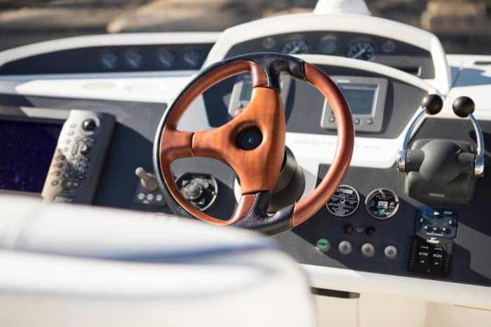 Yachtdouro.pt / Half-day of luxury on a motor yacht
