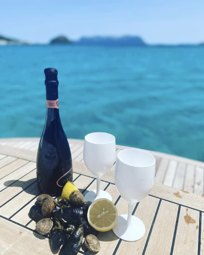 Une journée à la découverte des plus belles plages de la Costa Smeralda : détente absolue sur les eaux cristallines les plus belles de la côte