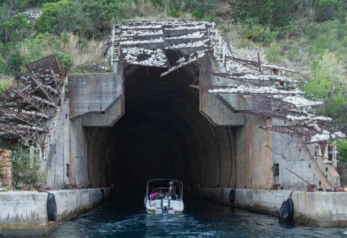 Découvrez Kotor : une journée entière de soleil sur un bateau à moteur