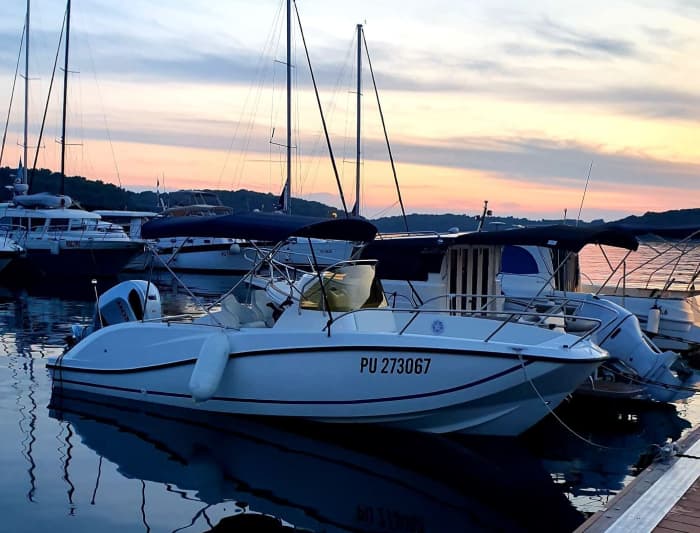 Descubra Pula: Passeio de barco de dia inteiro (8 horas)
