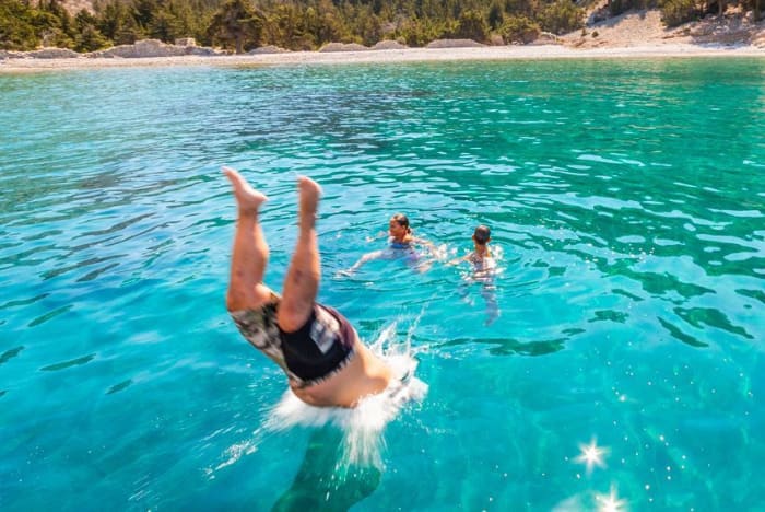 Njut av lite lyx på Ano Symi med en heldag på en gulet