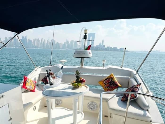 Essential Escape – 2-stündige Basic-Kreuzfahrt in Dubai