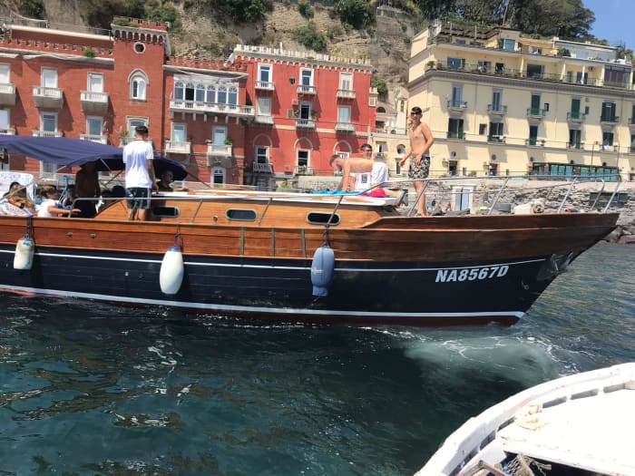 One day to discover Naples: The true Dolce Vita on a motorboat