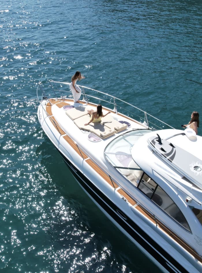 Een halve dag langs de kust van Ulcinj: geniet van 4 uur ontdekkingstocht op een motorboot.