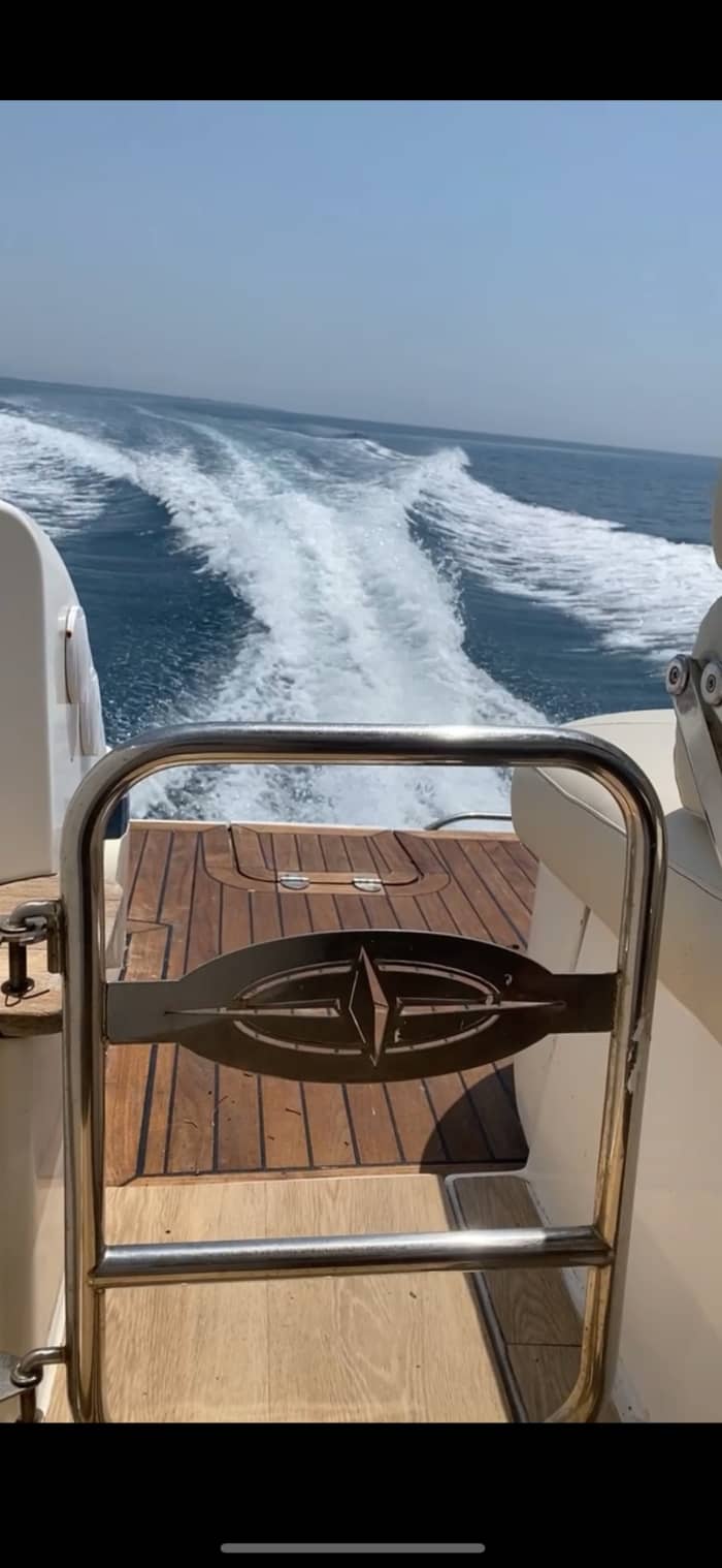 Unkomplizierter Kurzurlaub in Ulcinj: Eine 3,5-stündige Bootsfahrt mit einem Motorboot