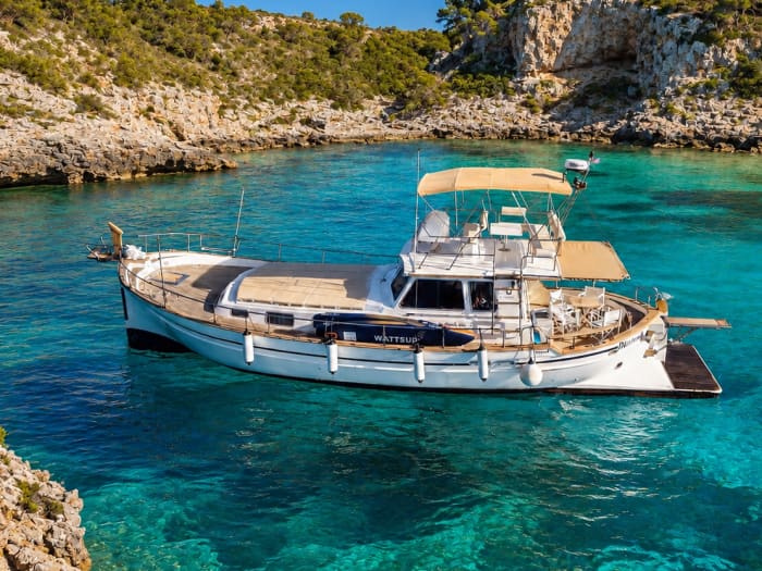 Scopri il paradiso nascosto di Minorca: fuga costiera di 8 ore da Mahón