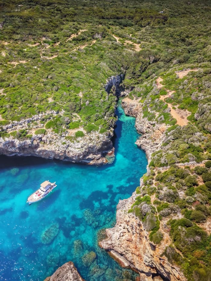 Scopri il paradiso nascosto di Minorca: fuga costiera di 8 ore da Mahón