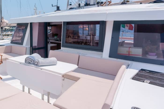 TARANTO FROM THE SEA: A CATAMARAN TOUR BETWEEN TWO SEAS