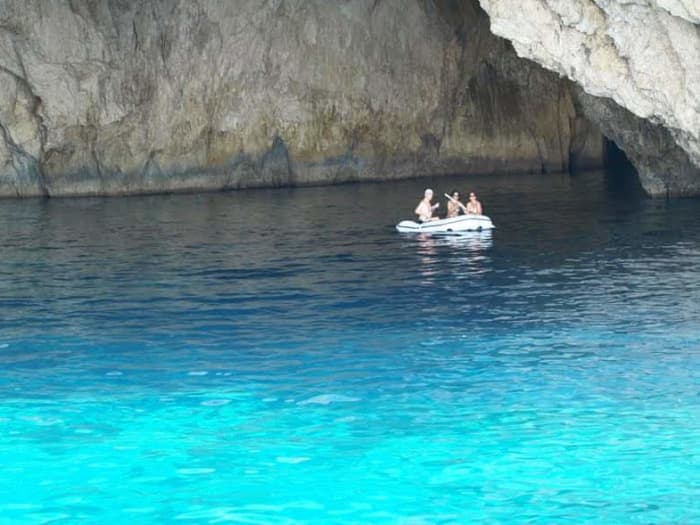 🚤 Croisière privée à Paxos et Antipaxos – Grottes bleues, baignade et village de Gaios
