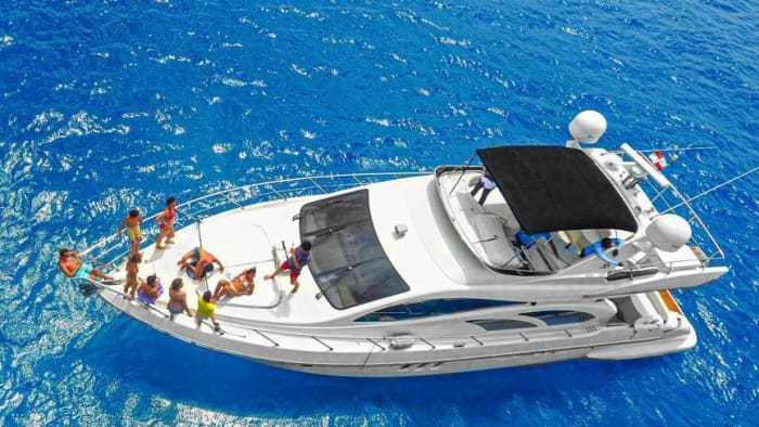 Ontdek La Romana tijdens een dagtocht met een motorboot.