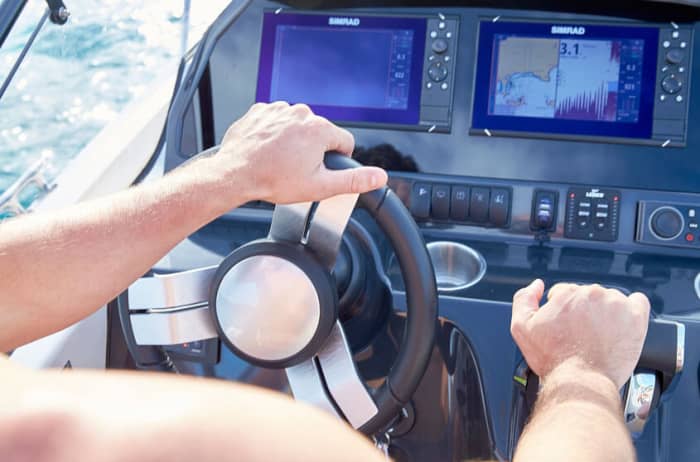 Quicksilver 875 rental in Menorca | Discover its coves on a full day trip