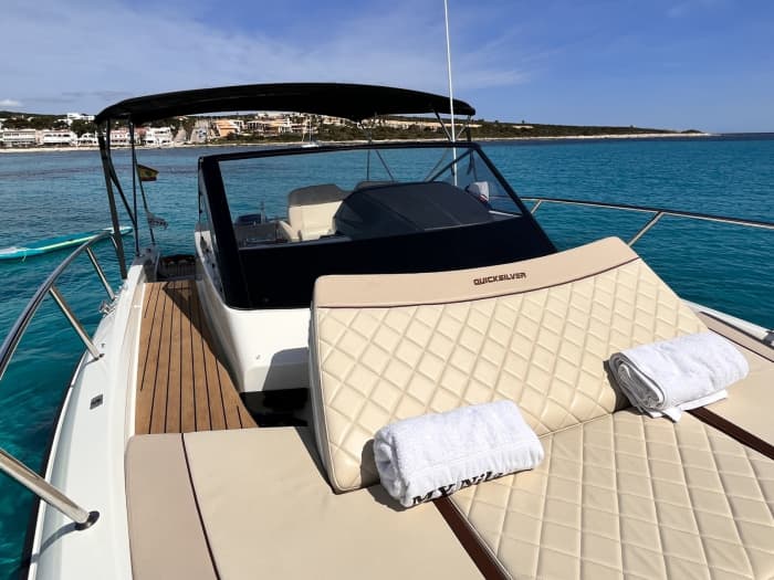 Quicksilver 875 rental in Menorca | Discover its coves on a full day trip