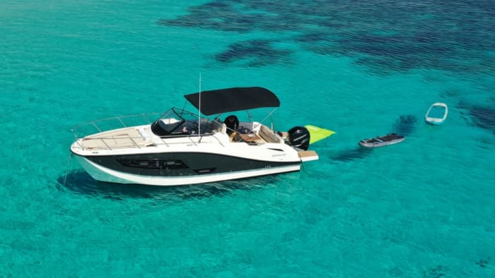 Quicksilver 875 rental in Menorca | Discover its coves on a full day trip