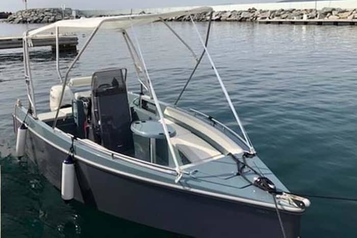 4h à Saint-Raphaël : Location de bateau à la demi-journée sur ce Veco Coba