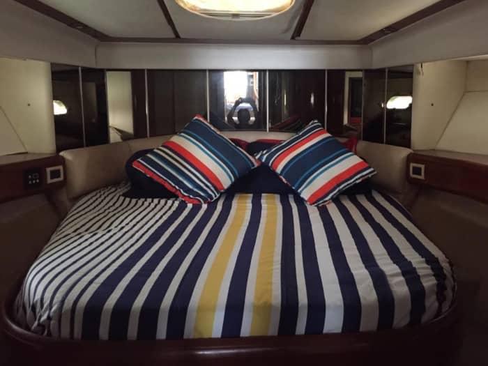 Hav, kärlek och sol: En heldag fylld av känslor på en motoryacht