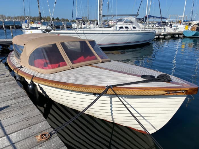 Enjoy the sun on a 7h boat trip in Zeeland