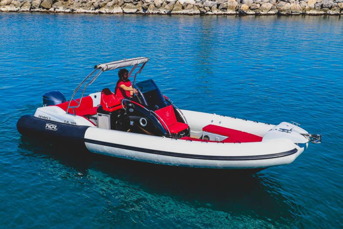 Enjoy the sun on a 8h boat trip in Kalamata