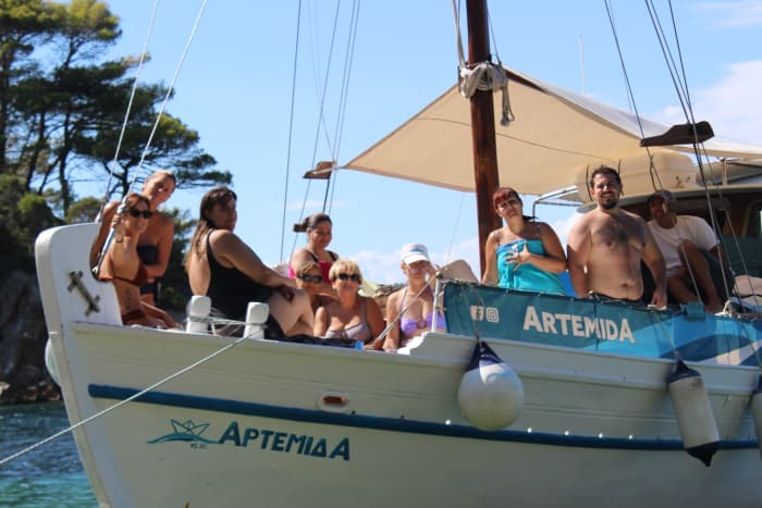 Le rythme de Skiathos : des moments inoubliables sur un voilier
