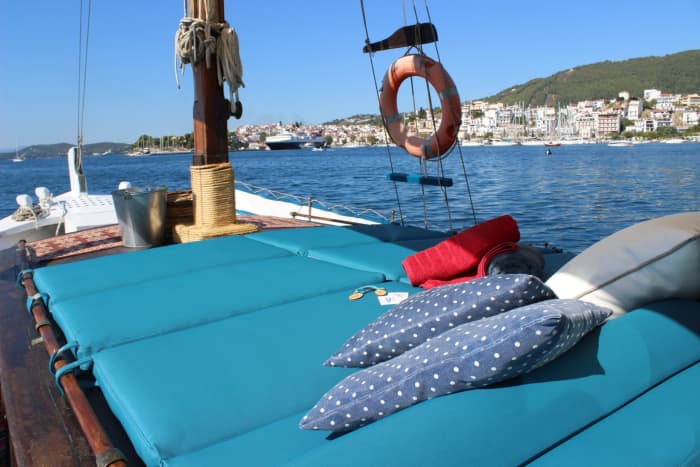 Le rythme de Skiathos : des moments inoubliables sur un voilier