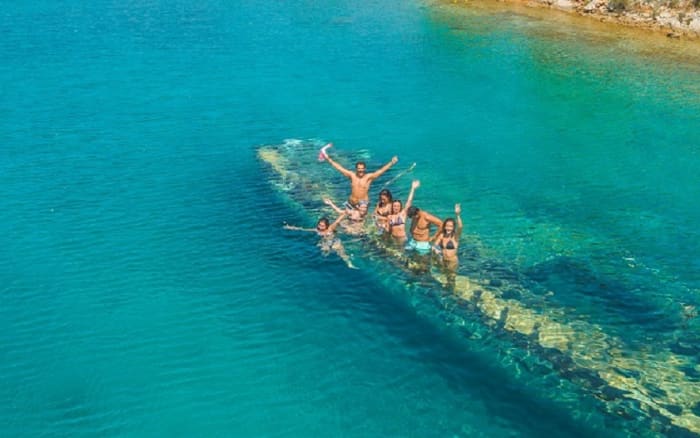 Excursión de medio día en barco a motor a la Laguna Azul y Šolta, comenzando en Trogir