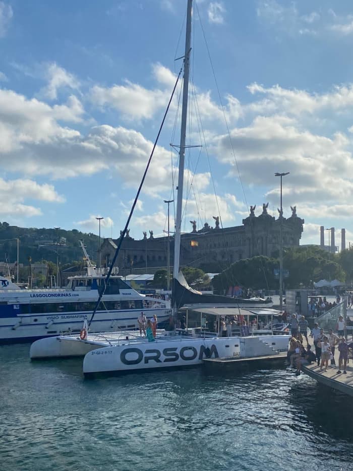 2-HOUR WALK FROM THE SEA ALONG THE BARCELONA SKYLINE