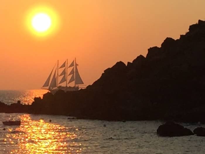 Your own Greek Odyssey: A 6h voyage on a motorboat