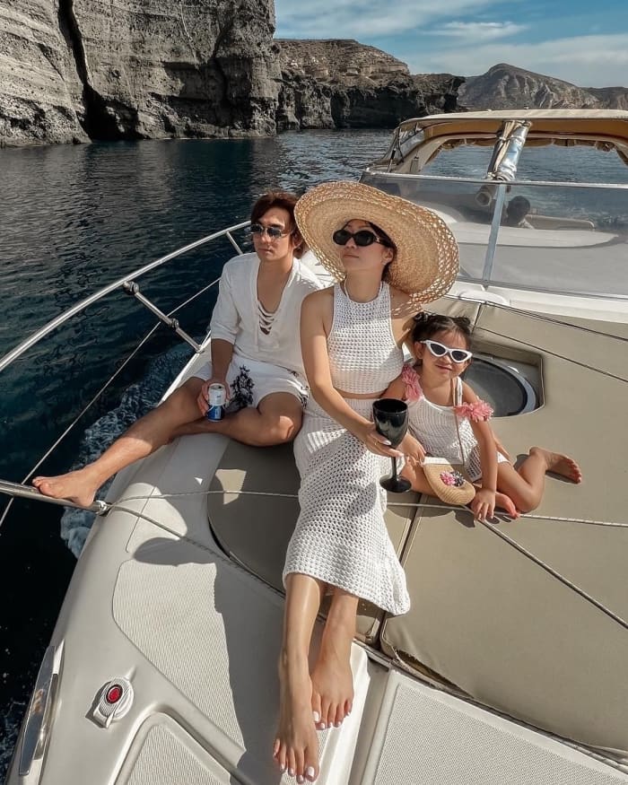 Your own Greek Odyssey: A 6h voyage on a motorboat