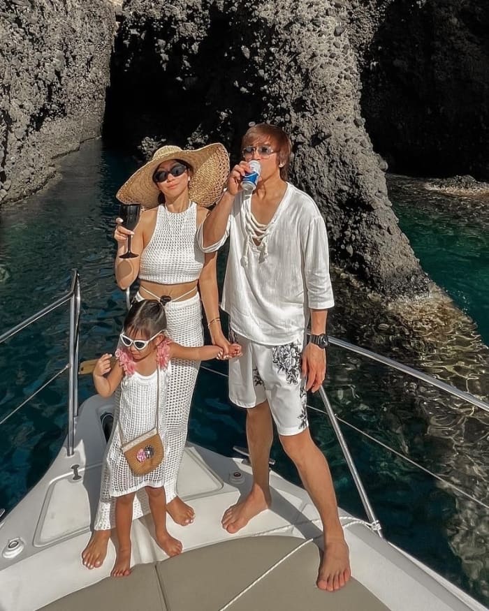 Your own Greek Odyssey: A 6h voyage on a motorboat