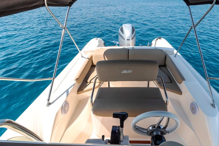 Duik in het kristalheldere water: een complete dagtrip rond Trogir