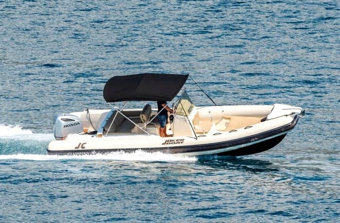 Duik in het kristalheldere water: een complete dagtrip rond Trogir