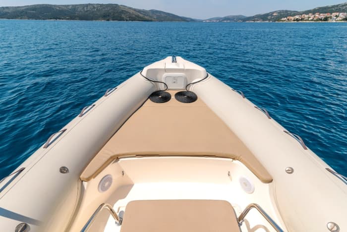 Duik in het kristalheldere water: een complete dagtrip rond Trogir