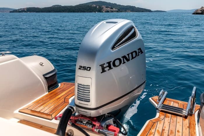 Duik in het kristalheldere water: een complete dagtrip rond Trogir