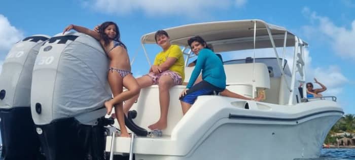 Entspannung in Marigot: 9 Stunden Sonne auf einem Motorboot